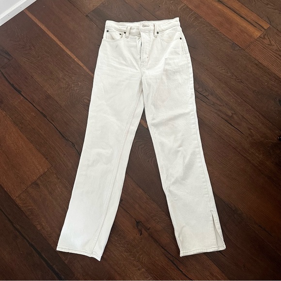Abercrombie & Fitch Denim - EUC Abercrombie & Fitch Ultra High Rise 90’s Straight Split Hem White Jeans